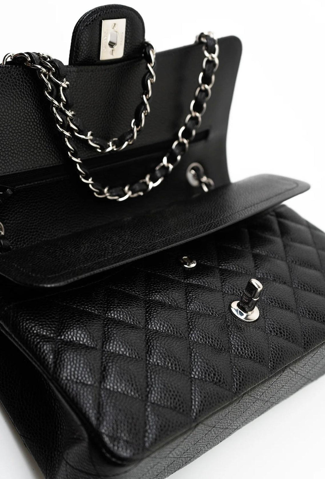 Chanel Classic Double Flap Bag Quilted Caviar Medium -